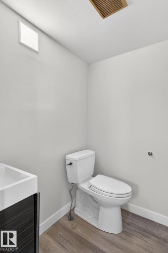6714 149 Avenue, Edmonton, AB - Indoor Photo Showing Bathroom