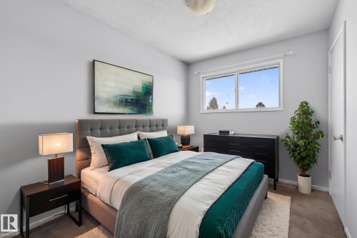 6714 149 Avenue, Edmonton, AB - Indoor Photo Showing Bedroom