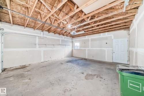 3116 Arthurs Crescent, Edmonton, AB - Indoor Photo Showing Garage