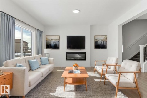 939 18 Avenue, Edmonton, AB - Indoor Photo Showing Living Room With Fireplace