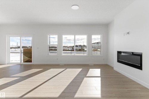 939 18 Avenue, Edmonton, AB - Indoor With Fireplace