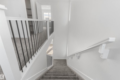 939 18 Avenue, Edmonton, AB - Indoor Photo Showing Other Room