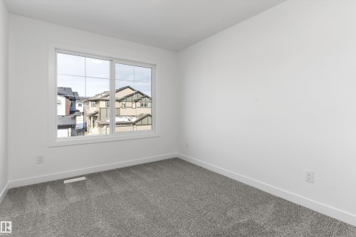 939 18 Avenue, Edmonton, AB - Indoor Photo Showing Other Room