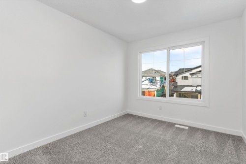 939 18 Avenue, Edmonton, AB - Indoor Photo Showing Other Room