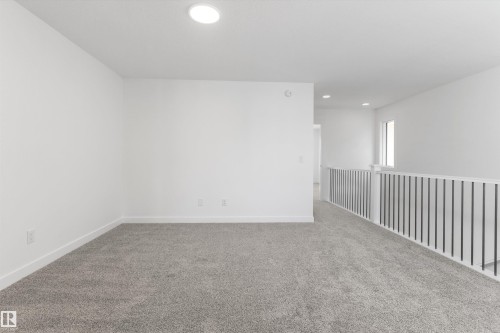 939 18 Avenue, Edmonton, AB - Indoor Photo Showing Other Room