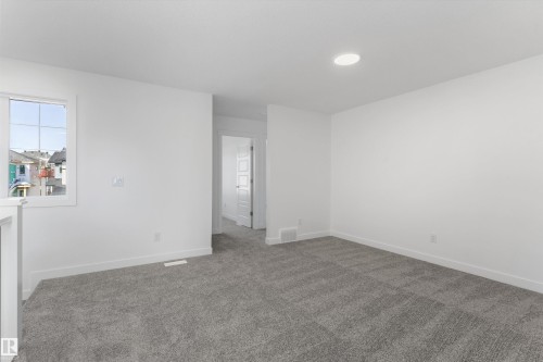 939 18 Avenue, Edmonton, AB - Indoor Photo Showing Other Room