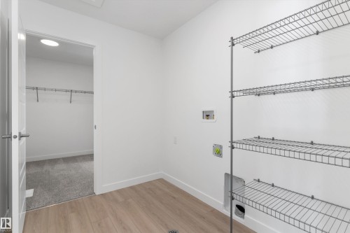 939 18 Avenue, Edmonton, AB - Indoor With Storage