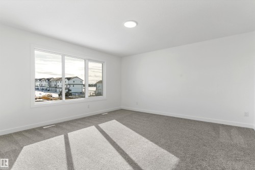 939 18 Avenue, Edmonton, AB - Indoor Photo Showing Other Room