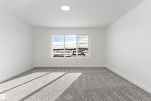 939 18 Avenue, Edmonton, AB - Indoor Photo Showing Other Room