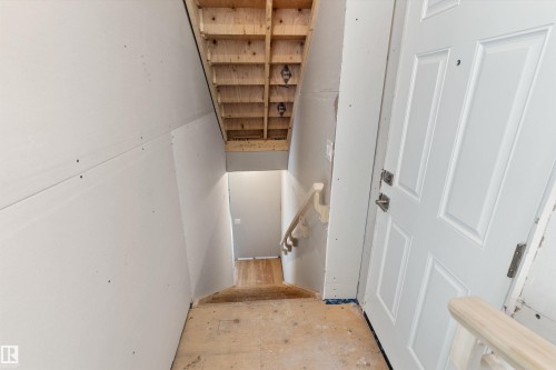 939 18 Avenue, Edmonton, AB - Indoor Photo Showing Other Room
