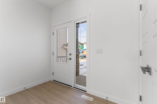 939 18 Avenue, Edmonton, AB - Indoor Photo Showing Other Room