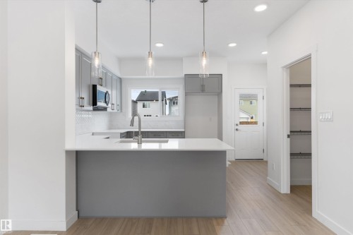 18816 28 Avenue, Edmonton, AB - Indoor Photo Showing Kitchen With Upgraded Kitchen