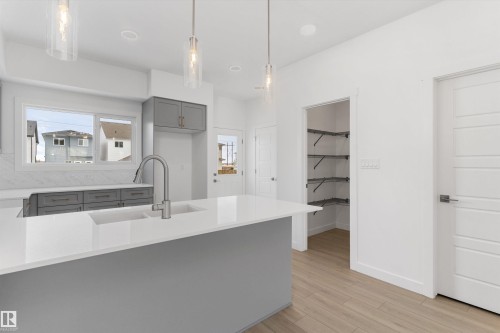 18816 28 Avenue, Edmonton, AB - Indoor Photo Showing Kitchen With Upgraded Kitchen