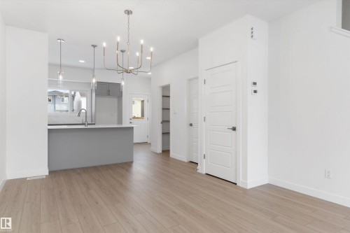 18816 28 Avenue, Edmonton, AB - Indoor Photo Showing Kitchen