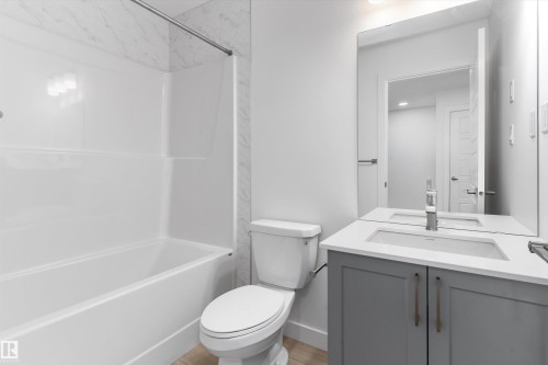 18816 28 Avenue, Edmonton, AB - Indoor Photo Showing Bathroom