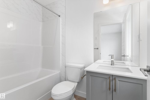 18816 28 Avenue, Edmonton, AB - Indoor Photo Showing Bathroom