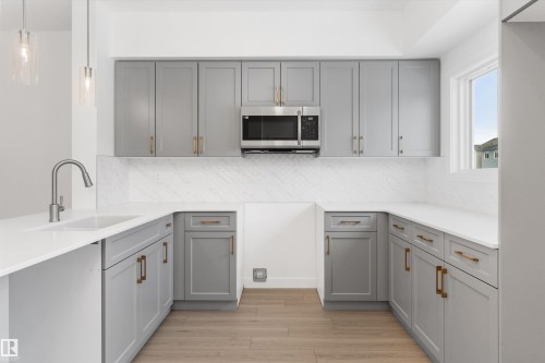 18816 28 Avenue, Edmonton, AB - Indoor Photo Showing Kitchen