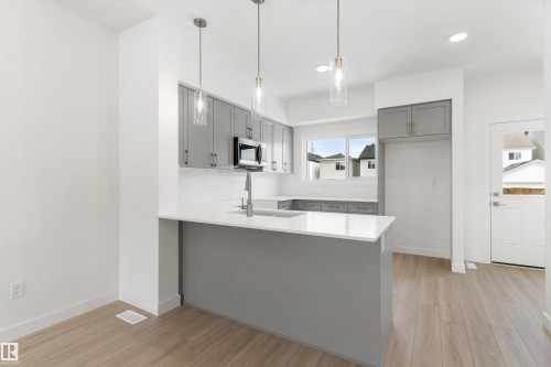 18816 28 Avenue, Edmonton, AB - Indoor Photo Showing Kitchen