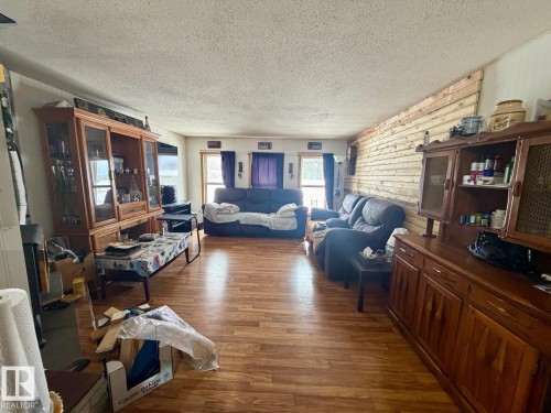 218 Hwy 13 E, Alder Flats, AB - Indoor Photo Showing Living Room