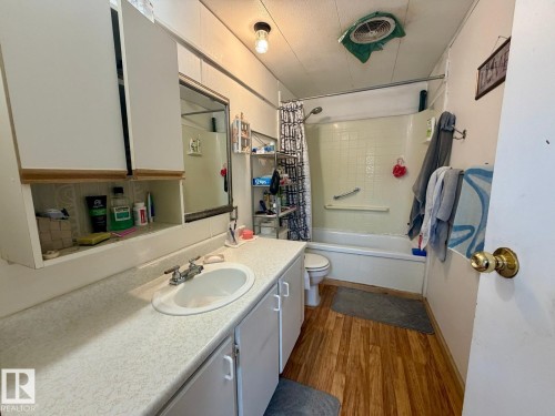 218 Hwy 13 E, Alder Flats, AB - Indoor Photo Showing Bathroom
