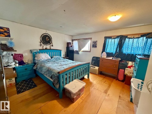 218 Hwy 13 E, Alder Flats, AB - Indoor Photo Showing Bedroom