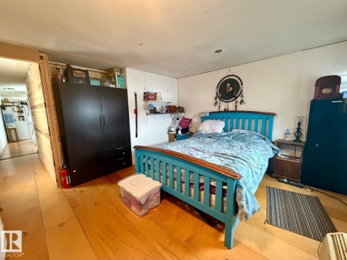 218 Hwy 13 E, Alder Flats, AB - Indoor Photo Showing Bedroom