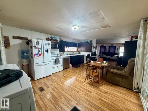 218 Hwy 13 E, Alder Flats, AB - Indoor Photo Showing Kitchen