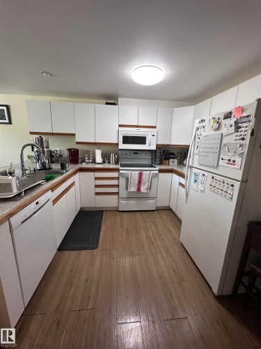 30 Geneva Crescent, St. Albert, AB - Indoor Photo Showing Kitchen