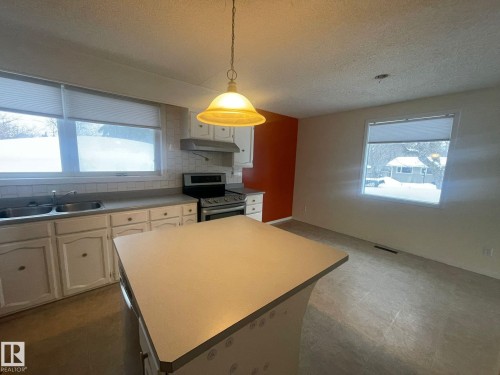 30 Geneva Crescent, St. Albert, AB - Indoor Photo Showing Kitchen With Double Sink