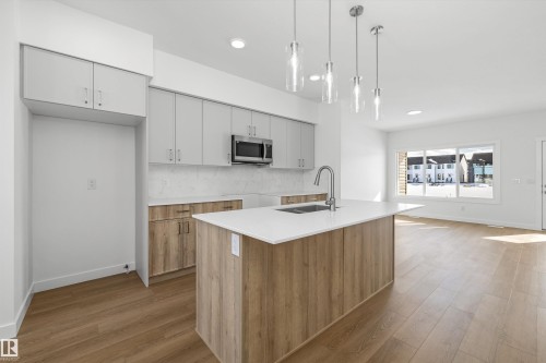 604 176 Avenue, Edmonton, AB - Indoor Photo Showing Kitchen With Upgraded Kitchen
