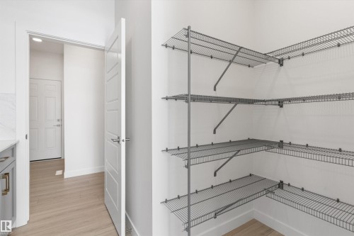 943 18 Avenue, Edmonton, AB - Indoor With Storage