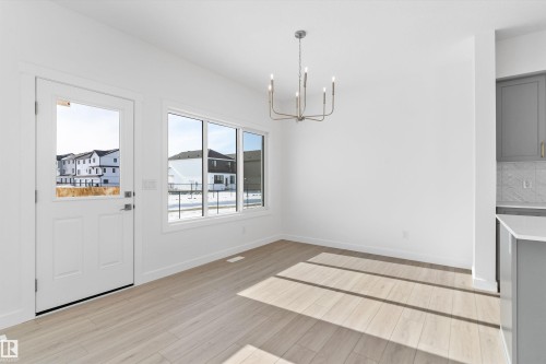 943 18 Avenue, Edmonton, AB - Indoor