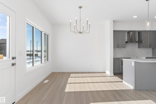 943 18 Avenue, Edmonton, AB - Indoor Photo Showing Kitchen