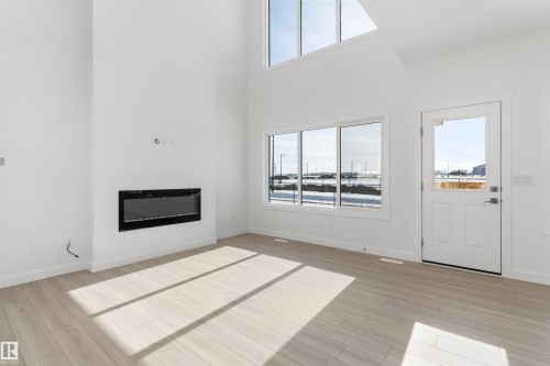 943 18 Avenue, Edmonton, AB - Indoor With Fireplace