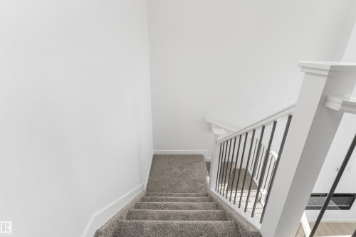 943 18 Avenue, Edmonton, AB - Indoor Photo Showing Other Room