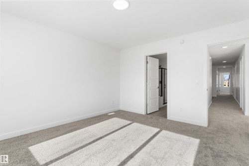 943 18 Avenue, Edmonton, AB - Indoor Photo Showing Other Room