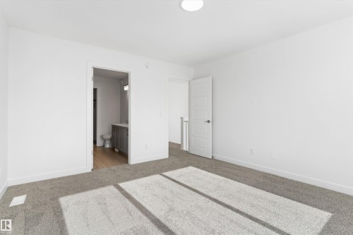 943 18 Avenue, Edmonton, AB - Indoor Photo Showing Other Room