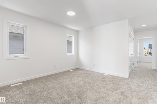 943 18 Avenue, Edmonton, AB - Indoor Photo Showing Other Room
