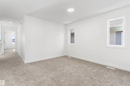 943 18 Avenue, Edmonton, AB - Indoor Photo Showing Other Room