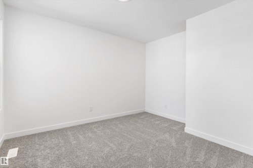 943 18 Avenue, Edmonton, AB - Indoor Photo Showing Other Room