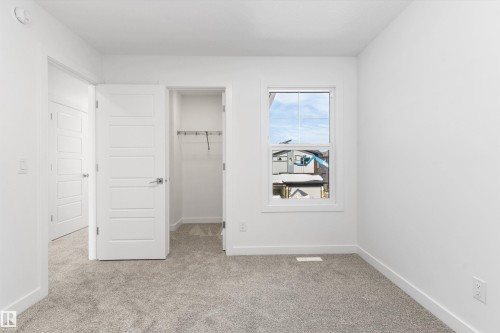 943 18 Avenue, Edmonton, AB - Indoor Photo Showing Other Room