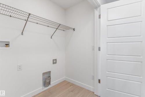 943 18 Avenue, Edmonton, AB - Indoor With Storage