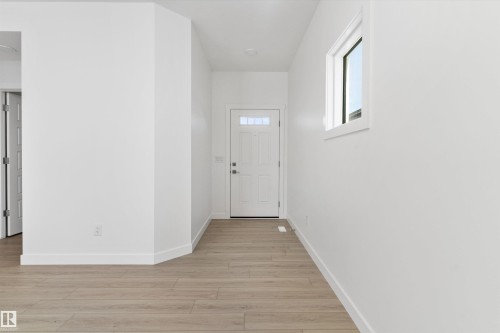 943 18 Avenue, Edmonton, AB - Indoor Photo Showing Other Room