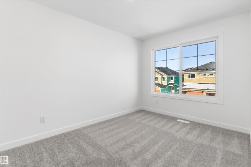 943 18 Avenue, Edmonton, AB - Indoor Photo Showing Other Room