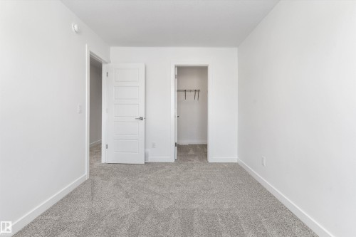 943 18 Avenue, Edmonton, AB - Indoor Photo Showing Other Room