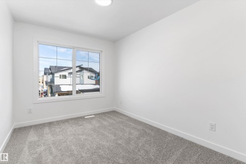 943 18 Avenue, Edmonton, AB - Indoor Photo Showing Other Room