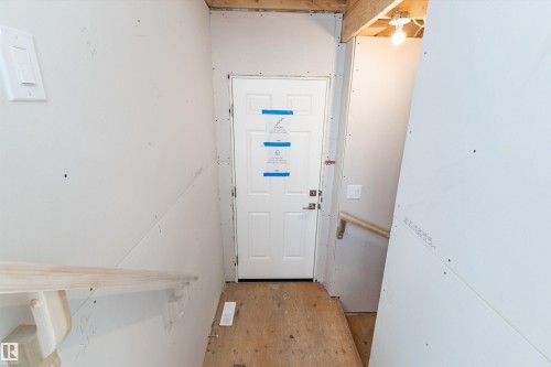 943 18 Avenue, Edmonton, AB - Indoor