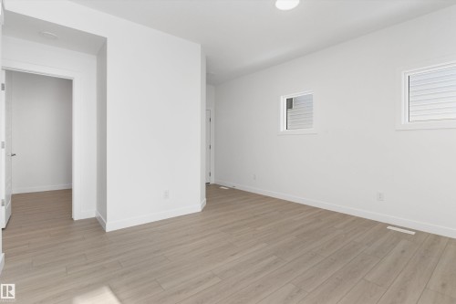 943 18 Avenue, Edmonton, AB - Indoor Photo Showing Other Room