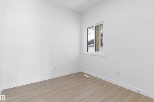 943 18 Avenue, Edmonton, AB - Indoor Photo Showing Other Room
