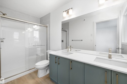 8732 183 Avenue, Edmonton, AB - Indoor Photo Showing Bathroom